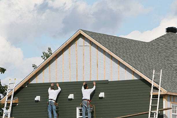 Professional Siding Installation technician working in Williston Park, NY